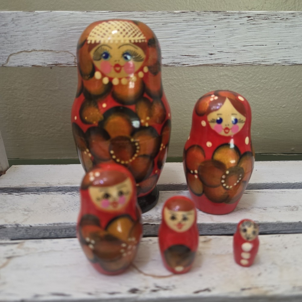 5 Piece Wooden Lacquer Russian Princess Nesting Dolls Red Brown Glitter Floral